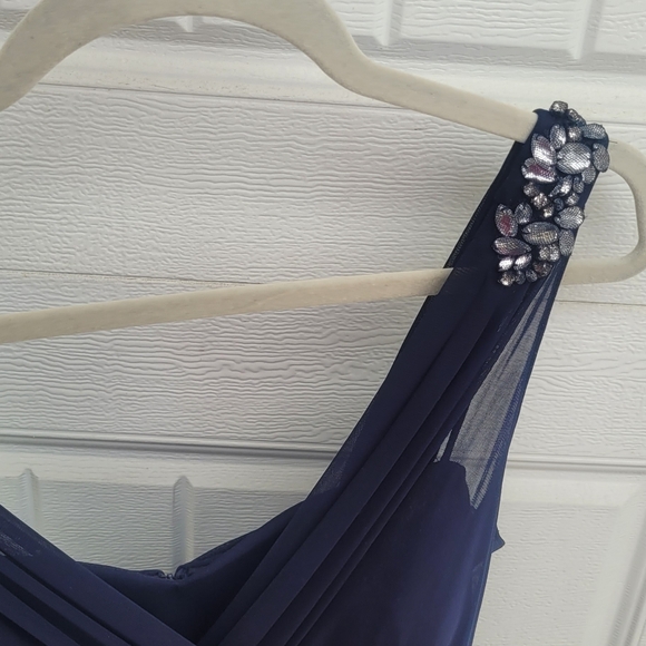 Elegant NAVY Evening Gown With Crystals On Shoulder. Size 16 Flattering - Picture 2 of 7